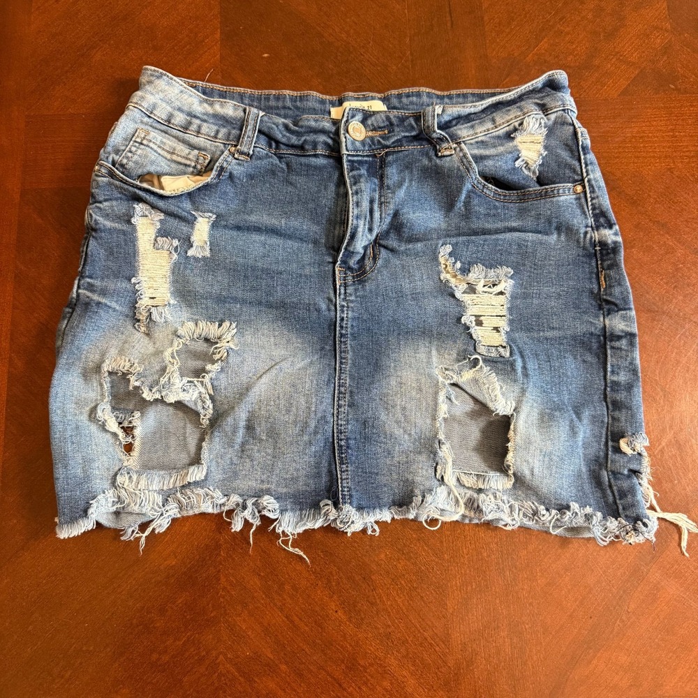 Forever 21 Women's Distressed Denim Mini Skirt sz 31 Frayed Hem Ripped Jeans